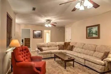 Mökkimajoitus Creekfront Cabin Near Chattanooga W/ Hot Tub!