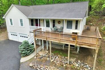 コテージ 17 Seat Theater, Hot Tub & Game Room: Ideal Home!