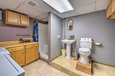 Mökkimajoitus Lake House W/ Hot Tub + Fire Pit   1 Mi To Marina!