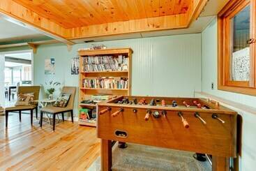 13 Mi To Downtown: Quiet Lakefront Cottage