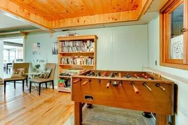 13 Mi To Downtown: Quiet Lakefront Cottage