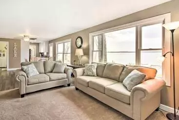 Mökkimajoitus Pine River Lake Home W/ Boat & Kayak Rentals!