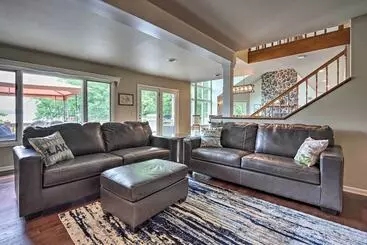 Mökkimajoitus Lakefront Haven: Family Friendly Sunrise Beach Gem