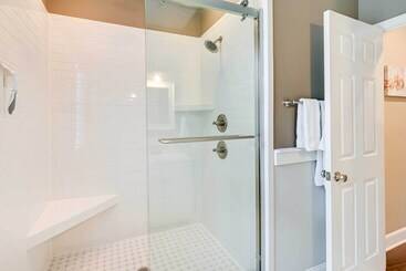 Charming Cottage Near Golf Courses & Marsh Walk!