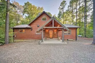 Vakantiehuisje Creekside Broken Bow Cabin W/ Hot Tub & Fire Pit!