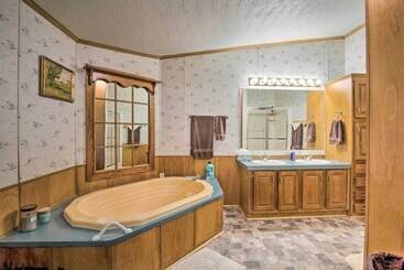 بيت ريفى Cedar Creek Lake Access: Retreat W/ Deck