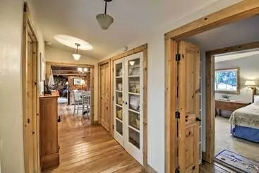 Mökkimajoitus Historic Belfair Cabin Abode On The Hood Canal!