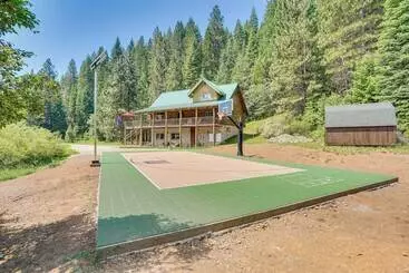 Mökkimajoitus Log Home On 60 Private Acres By Mt Shasta Ski Park