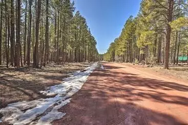 Mökkimajoitus Fire Pit: Family Friendly Lakeside Retreat