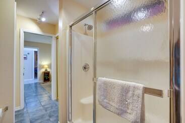 بيت ريفى Deck & Gas Grill: Riverfront Mcqueeney Duplex