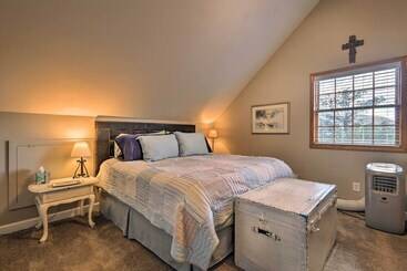 بيت ريفى Modern Strawberry Cabin W/ Hammock, Deck, Fire Pit