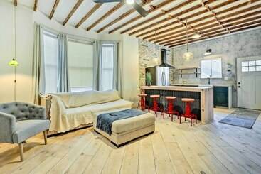 Dom wiejski Stylish Newark Home W/ Deck < 14 Mi To Nyc!