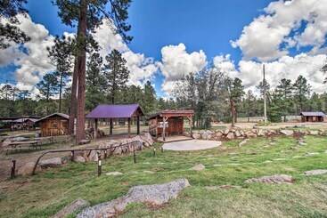 بيت ريفى Scenic Deck + Horse Corral: Pinetop Lakeside Cabin