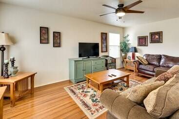 קוטג'' Ideally Located Nampa Home W/ Office Area & Patio!