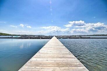 بيت ريفى Lake Champlain Home W/ Decks, Kayaks & Fire Pit!