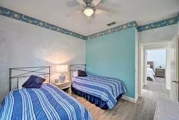 Mökkimajoitus Lely Resort Home W/ Lanai   1 Mi To Golf Course!