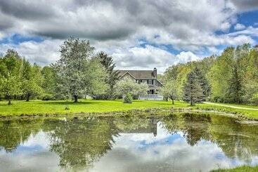 קוטג'' Petfriendly Pond View Loft  W/ Private Pool!