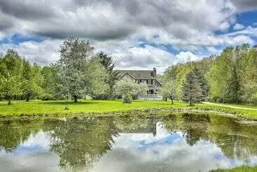 コテージ Petfriendly Pond View Loft  W/ Private Pool!