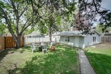 Mökkimajoitus Spacious Minneapolis Home Rental: 8 Mi To Downtown