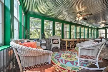 Mökkimajoitus Wimberley Home On Creek + Close To Downtown!