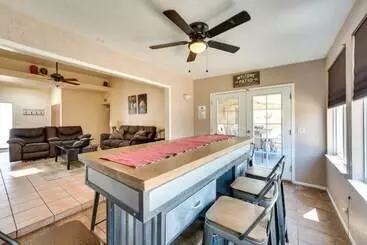 Mökkimajoitus Lake Havasu Home W/ Heated Pool: 3 Mi To Marina!