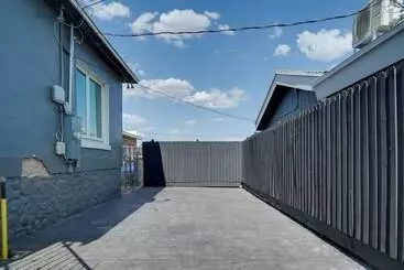 کلبه Charming & Quaint El Paso House W/ Backyard!