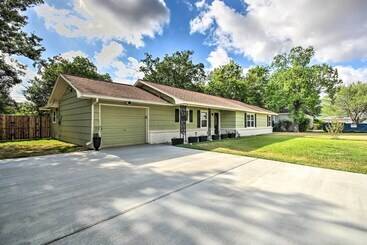 بيت ريفى Lovely Tomball Home < 1 Mi To Dtwn + Pool Access!