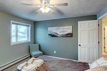 کلبه Northern Bliss House W/ Mountain Views!