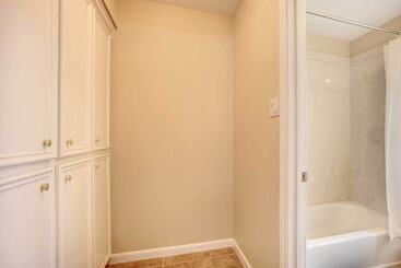 Secluded Magnolia Cottage With Pool!