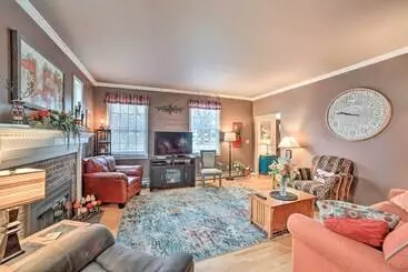 Mökkimajoitus Spacious Michigan Home W/ Private Hot Tub