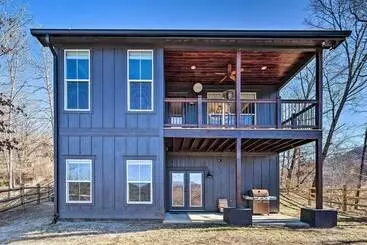 Mökkimajoitus Waynesville House: Fire Pit + Mountain Views!