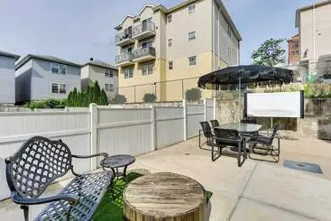 コテージ Spacious Newark Duplex In Walkable Location!