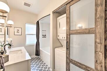 Сельский дом Chic Lincoln City Retreat On Oregon Coast