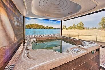 بيت ريفى Idyllic Florissant Cabin W/ Patio & Hot Tub!