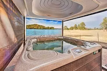 Mökkimajoitus Idyllic Florissant Cabin W/ Patio & Hot Tub!