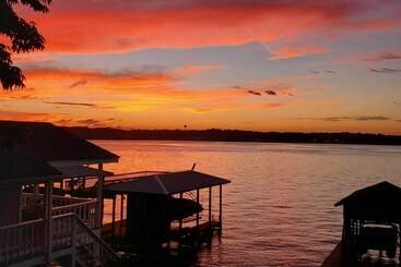 بيت ريفى Lakefront Livingston Home W/ Community Amenities!