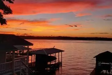 コテージ Lakefront Livingston Home W/ Community Amenities!
