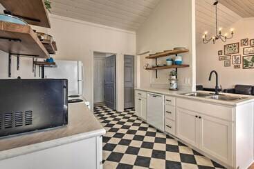 Peaceful Cottage In The Heart Of Amish Country!