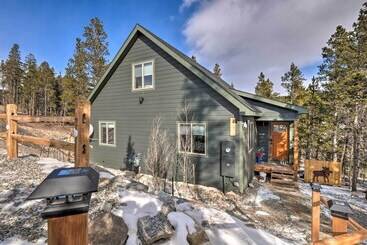 Сельский дом Rocky Mountain Alma Cabin With Deck & Hot Tub!