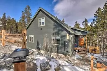 Mökkimajoitus Rocky Mountain Alma Cabin With Deck & Hot Tub!