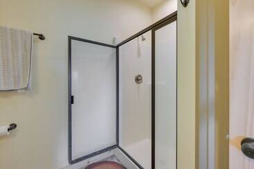 کلبه Rural Divide Cabin W/ Mountain Views!