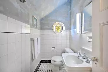 Mökkimajoitus The Castle  Hacienda Heights Home W/ Patio & Pool