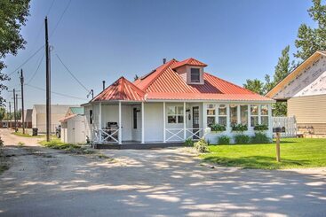 Charming Choteau Cottage: Ski & Fish Nearby!