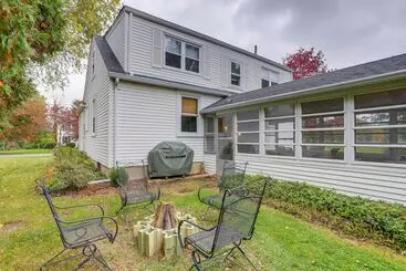 Cozy Cottage In Historic Village: Near Cedar Point