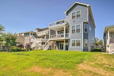 Gîte Rural Gorgeous Newly Built Home: Golf Course View!