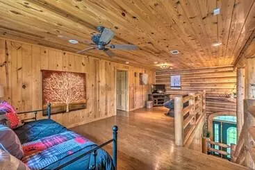 Mökkimajoitus Private Dock & Slip: Lake Hamilton Hideaway!