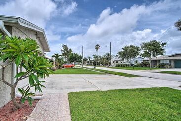 Mökkimajoitus Sunny Canalfront Getaway, 8 Mi To Cocoa Beach