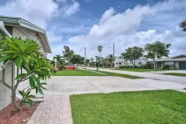 コテージ Sunny Canalfront Getaway, 8 Mi To Cocoa Beach