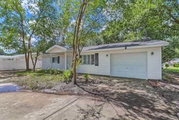 Mökkimajoitus Cozy Home, ~ 8 Mi To World Equestrian Center