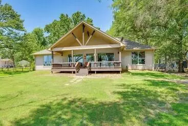 コテージ Views & Private Dock: Lakefront Eustace House!